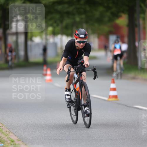 10.08.2025 - GEWOBA Citytriathlon Bremen Yannick Fuchs http://msf.ph/oto/8543145 10.08.2025 12:49:59 Radfahren 552, 648, 666, 688, 692, 722, 741, 838, 856, 935, 959 meine-sportfotos.de