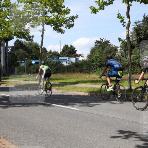 10.08.2025 - GEWOBA Citytriathlon Bremen Yannick Fuchs http://msf.ph/oto/8543156 10.08.2025 14:34:25 Radfahren 45, 76, 79, 88, 143, 144, 146, 214, 304, 316, 375, 392, 424, 443, 465, 515, 524 meine-sportfotos.de