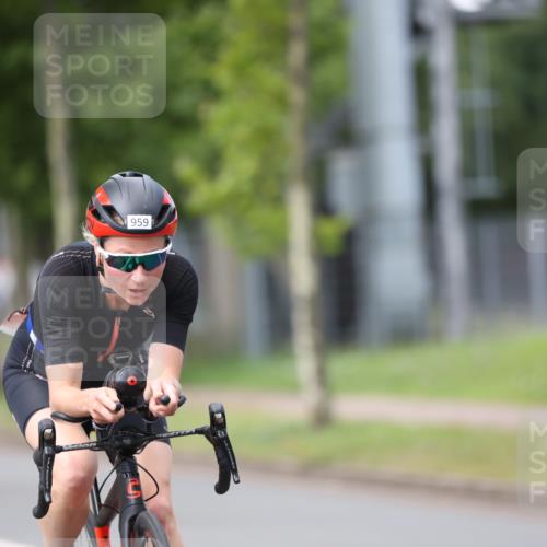 10.08.2025 - GEWOBA Citytriathlon Bremen Yannick Fuchs http://msf.ph/oto/8543158 10.08.2025 12:50:00 Radfahren 552, 648, 688, 692, 722, 741, 838, 856, 935, 959 meine-sportfotos.de
