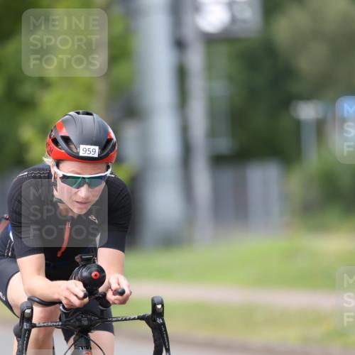 10.08.2025 - GEWOBA Citytriathlon Bremen Yannick Fuchs http://msf.ph/oto/8543160 10.08.2025 12:50:00 Radfahren 552, 648, 688, 692, 722, 741, 838, 856, 935, 959 meine-sportfotos.de