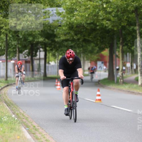 10.08.2025 - GEWOBA Citytriathlon Bremen Yannick Fuchs http://msf.ph/oto/8543174 10.08.2025 12:50:04 Radfahren 552, 688, 692, 722, 741, 752, 838, 935, 959 meine-sportfotos.de