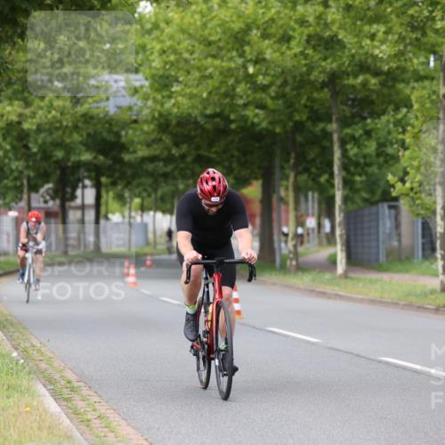 10.08.2025 - GEWOBA Citytriathlon Bremen Yannick Fuchs http://msf.ph/oto/8543182 10.08.2025 12:50:04 Radfahren 552, 688, 692, 722, 741, 752, 838, 935, 959 meine-sportfotos.de