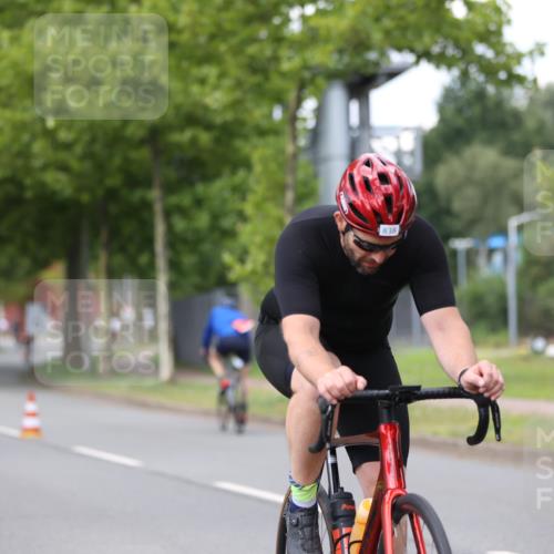 10.08.2025 - GEWOBA Citytriathlon Bremen Yannick Fuchs http://msf.ph/oto/8543188 10.08.2025 12:50:05 Radfahren 552, 692, 722, 741, 752, 838, 852, 935, 959 meine-sportfotos.de