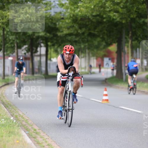 10.08.2025 - GEWOBA Citytriathlon Bremen Yannick Fuchs http://msf.ph/oto/8543192 10.08.2025 12:50:06 Radfahren 552, 722, 741, 752, 838, 852, 935, 959 meine-sportfotos.de