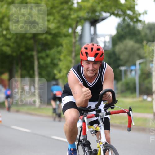 10.08.2025 - GEWOBA Citytriathlon Bremen Yannick Fuchs http://msf.ph/oto/8543204 10.08.2025 12:50:07 Radfahren 643, 722, 741, 752, 838, 852, 935, 959 meine-sportfotos.de