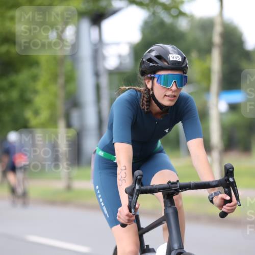 10.08.2025 - GEWOBA Citytriathlon Bremen Yannick Fuchs http://msf.ph/oto/8543217 10.08.2025 12:50:09 Radfahren 643, 722, 752, 820, 838, 852, 935, 959 meine-sportfotos.de
