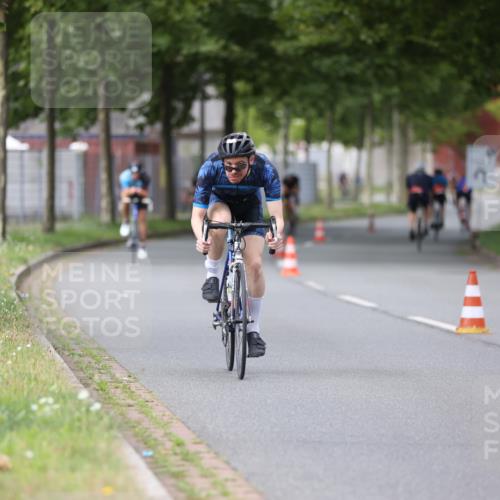 10.08.2025 - GEWOBA Citytriathlon Bremen Yannick Fuchs http://msf.ph/oto/8543227 10.08.2025 12:50:13 Radfahren 643, 722, 752, 820, 838, 852, 935, 959 meine-sportfotos.de