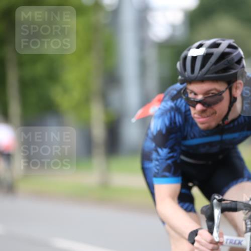 10.08.2025 - GEWOBA Citytriathlon Bremen Yannick Fuchs http://msf.ph/oto/8543248 10.08.2025 12:50:15 Radfahren 643, 722, 752, 820, 838, 852, 867, 935 meine-sportfotos.de
