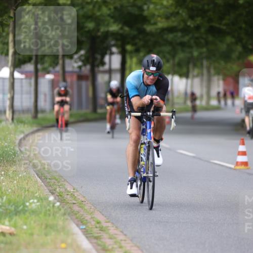 10.08.2025 - GEWOBA Citytriathlon Bremen Yannick Fuchs http://msf.ph/oto/8543252 10.08.2025 12:50:17 Radfahren 643, 722, 752, 820, 838, 852, 867, 935 meine-sportfotos.de