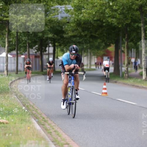 10.08.2025 - GEWOBA Citytriathlon Bremen Yannick Fuchs http://msf.ph/oto/8543256 10.08.2025 12:50:17 Radfahren 643, 722, 752, 820, 838, 852, 867, 935 meine-sportfotos.de