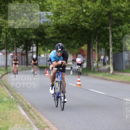 10.08.2025 - GEWOBA Citytriathlon Bremen Yannick Fuchs http://msf.ph/oto/8543260 10.08.2025 12:50:17 Radfahren 643, 722, 752, 820, 838, 852, 867, 935 meine-sportfotos.de