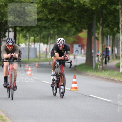 10.08.2025 - GEWOBA Citytriathlon Bremen Yannick Fuchs http://msf.ph/oto/8543270 10.08.2025 12:50:19 Radfahren 643, 735, 752, 820, 852, 867, 935 meine-sportfotos.de