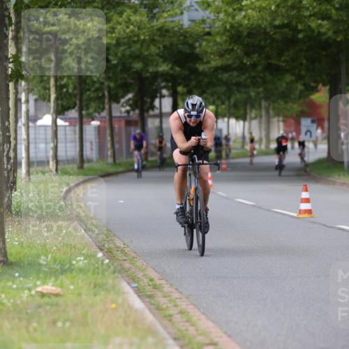10.08.2025 - GEWOBA Citytriathlon Bremen Yannick Fuchs http://msf.ph/oto/8543293 10.08.2025 12:50:26 Radfahren 626, 643, 735, 752, 770, 820, 824, 836, 852, 859, 867 meine-sportfotos.de