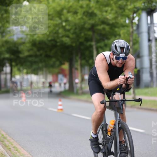 10.08.2025 - GEWOBA Citytriathlon Bremen Yannick Fuchs http://msf.ph/oto/8543301 10.08.2025 12:50:27 Radfahren 553, 626, 643, 735, 770, 820, 824, 836, 852, 859, 867 meine-sportfotos.de