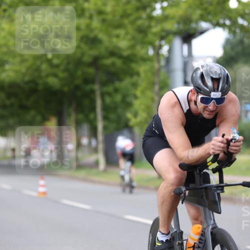 10.08.2025 - GEWOBA Citytriathlon Bremen Yannick Fuchs http://msf.ph/oto/8543304 10.08.2025 12:50:27 Radfahren 553, 626, 643, 735, 770, 820, 824, 836, 852, 859, 867 meine-sportfotos.de