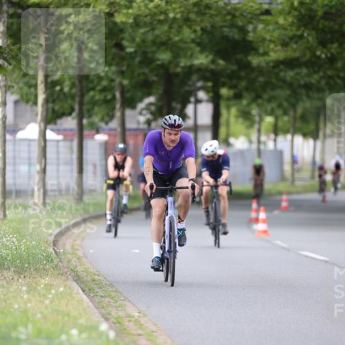 10.08.2025 - GEWOBA Citytriathlon Bremen Yannick Fuchs http://msf.ph/oto/8543307 10.08.2025 12:50:29 Radfahren 553, 584, 626, 643, 735, 770, 820, 824, 836, 852, 859, 867, 914 meine-sportfotos.de