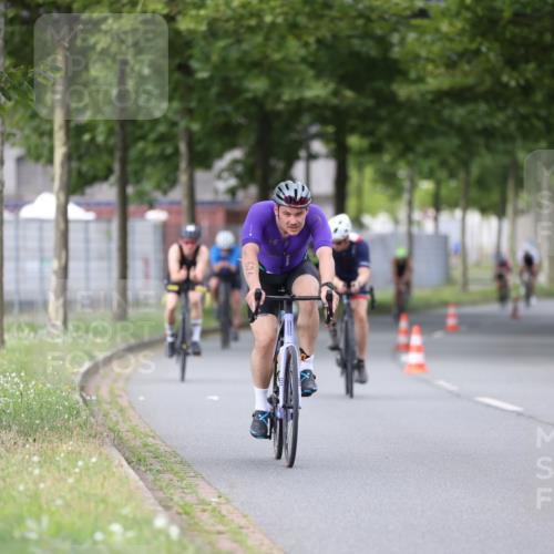 10.08.2025 - GEWOBA Citytriathlon Bremen Yannick Fuchs http://msf.ph/oto/8543309 10.08.2025 12:50:30 Radfahren 553, 584, 626, 643, 735, 770, 820, 824, 836, 852, 859, 867, 914, 1016 meine-sportfotos.de