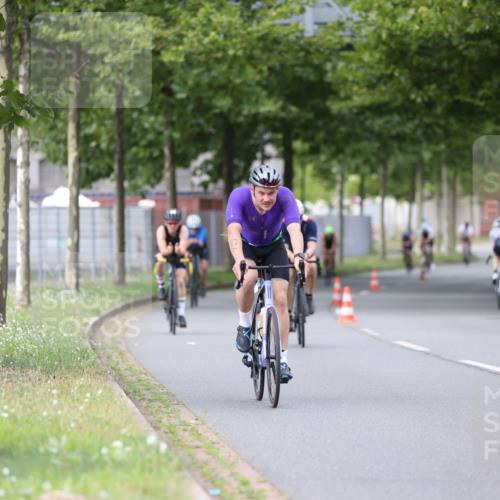 10.08.2025 - GEWOBA Citytriathlon Bremen Yannick Fuchs http://msf.ph/oto/8543313 10.08.2025 12:50:30 Radfahren 553, 584, 626, 643, 735, 770, 820, 824, 836, 852, 859, 867, 914, 1016 meine-sportfotos.de