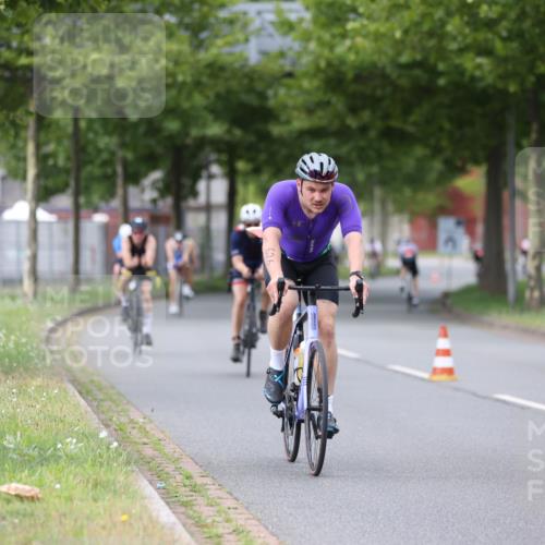 10.08.2025 - GEWOBA Citytriathlon Bremen Yannick Fuchs http://msf.ph/oto/8543316 10.08.2025 12:50:30 Radfahren 553, 584, 626, 643, 735, 770, 820, 824, 836, 852, 859, 867, 914, 1016 meine-sportfotos.de