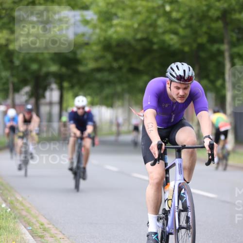 10.08.2025 - GEWOBA Citytriathlon Bremen Yannick Fuchs http://msf.ph/oto/8543328 10.08.2025 12:50:31 Radfahren 553, 584, 626, 643, 735, 770, 820, 824, 836, 859, 867, 914, 1016 meine-sportfotos.de