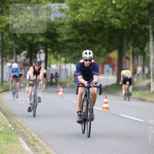 10.08.2025 - GEWOBA Citytriathlon Bremen Yannick Fuchs http://msf.ph/oto/8543332 10.08.2025 12:50:32 Radfahren 553, 584, 626, 643, 735, 770, 820, 824, 836, 859, 867, 914, 1016 meine-sportfotos.de