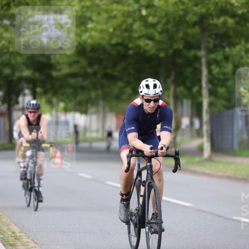10.08.2025 - GEWOBA Citytriathlon Bremen Yannick Fuchs http://msf.ph/oto/8543337 10.08.2025 12:50:32 Radfahren 553, 584, 626, 643, 735, 770, 820, 824, 836, 859, 867, 914, 1016 meine-sportfotos.de