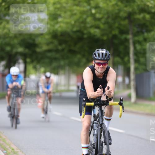 10.08.2025 - GEWOBA Citytriathlon Bremen Yannick Fuchs http://msf.ph/oto/8543347 10.08.2025 12:50:33 Radfahren 553, 584, 626, 735, 770, 820, 824, 836, 859, 867, 914, 1016 meine-sportfotos.de