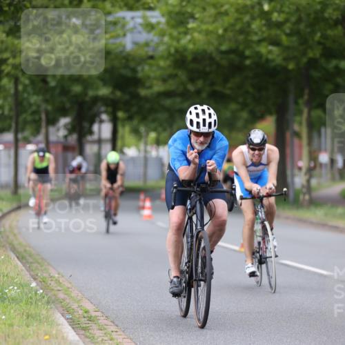 10.08.2025 - GEWOBA Citytriathlon Bremen Yannick Fuchs http://msf.ph/oto/8543354 10.08.2025 12:50:34 Radfahren 553, 584, 626, 735, 770, 820, 824, 836, 859, 867, 914, 1016 meine-sportfotos.de