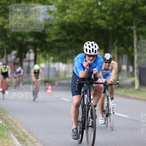 10.08.2025 - GEWOBA Citytriathlon Bremen Yannick Fuchs http://msf.ph/oto/8543358 10.08.2025 12:50:34 Radfahren 553, 584, 626, 735, 770, 820, 824, 836, 859, 867, 914, 1016 meine-sportfotos.de