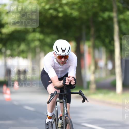10.08.2025 - GEWOBA Citytriathlon Bremen Yannick Fuchs http://msf.ph/oto/8543375 10.08.2025 10:49:07 Radfahren 81, 105, 151, 213, 245, 420, 430 meine-sportfotos.de