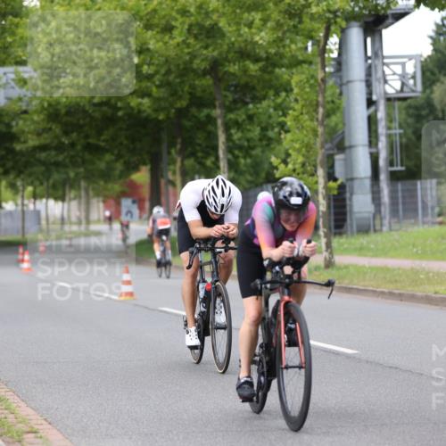 10.08.2025 - GEWOBA Citytriathlon Bremen Yannick Fuchs http://msf.ph/oto/8543388 10.08.2025 12:50:38 Radfahren 553, 584, 626, 735, 770, 824, 836, 859, 867, 914, 1016 meine-sportfotos.de