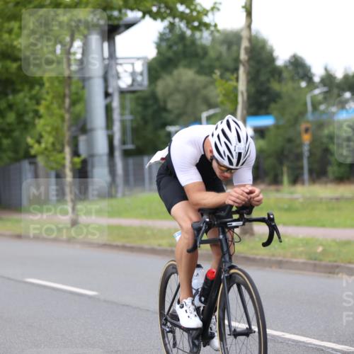 10.08.2025 - GEWOBA Citytriathlon Bremen Yannick Fuchs http://msf.ph/oto/8543395 10.08.2025 12:50:39 Radfahren 553, 584, 626, 735, 770, 824, 836, 859, 867, 914, 937, 1016 meine-sportfotos.de
