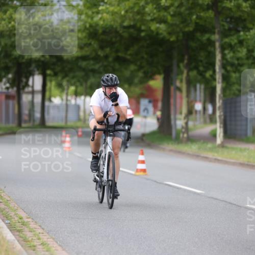 10.08.2025 - GEWOBA Citytriathlon Bremen Yannick Fuchs http://msf.ph/oto/8543399 10.08.2025 12:50:40 Radfahren 553, 584, 626, 735, 770, 824, 836, 859, 867, 914, 937, 1016 meine-sportfotos.de
