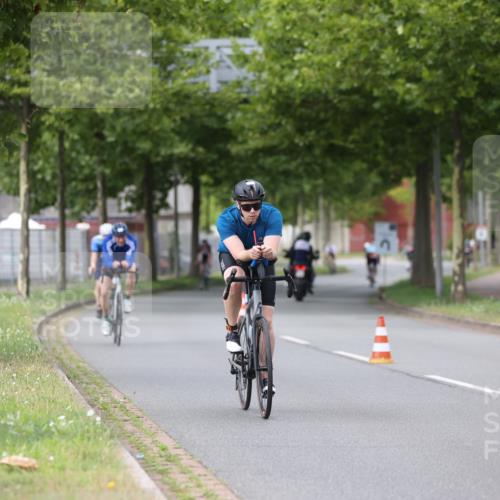 10.08.2025 - GEWOBA Citytriathlon Bremen Yannick Fuchs http://msf.ph/oto/8543451 10.08.2025 12:51:00 Radfahren 551, 681, 768, 776, 894, 924, 937 meine-sportfotos.de