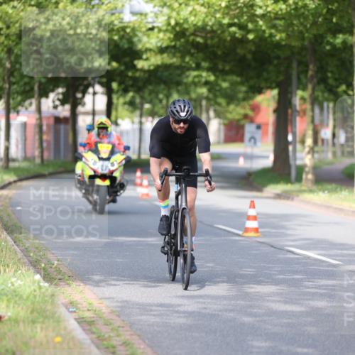 10.08.2025 - GEWOBA Citytriathlon Bremen Yannick Fuchs http://msf.ph/oto/8543454 10.08.2025 10:49:23 Radfahren 81, 105, 151, 245, 387, 405, 407, 420, 430 meine-sportfotos.de