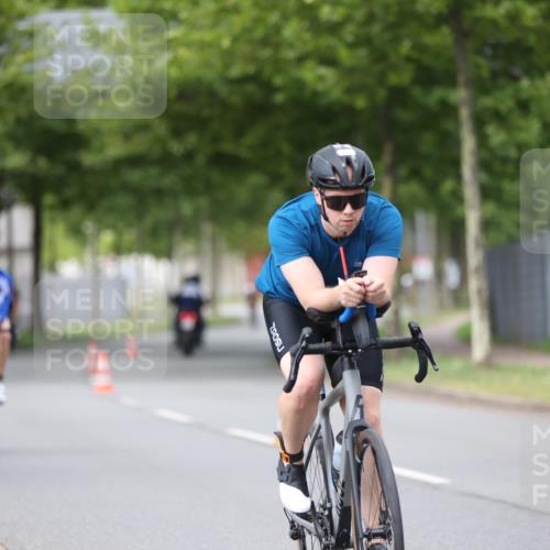 10.08.2025 - GEWOBA Citytriathlon Bremen Yannick Fuchs http://msf.ph/oto/8543456 10.08.2025 12:51:00 Radfahren 551, 681, 768, 776, 894, 924, 937 meine-sportfotos.de