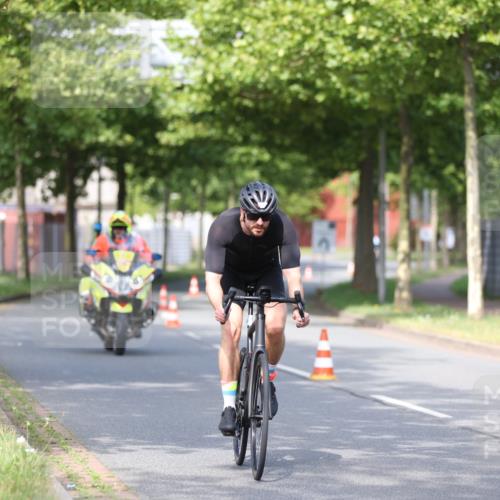 10.08.2025 - GEWOBA Citytriathlon Bremen Yannick Fuchs http://msf.ph/oto/8543457 10.08.2025 10:49:23 Radfahren 81, 105, 151, 245, 387, 405, 407, 420, 430 meine-sportfotos.de
