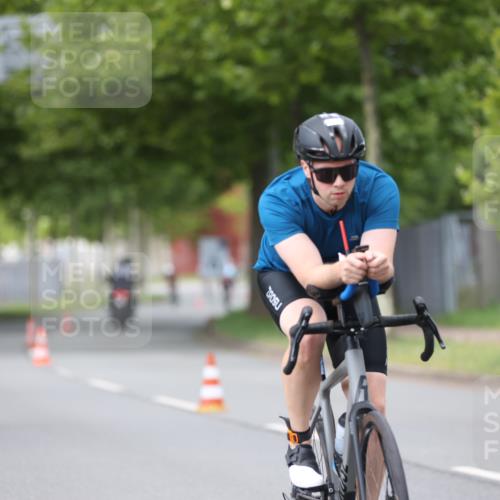 10.08.2025 - GEWOBA Citytriathlon Bremen Yannick Fuchs http://msf.ph/oto/8543460 10.08.2025 12:51:01 Radfahren 551, 681, 768, 776, 894, 924, 937 meine-sportfotos.de