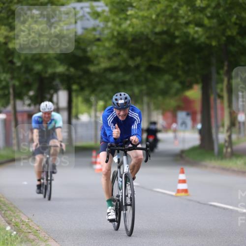 10.08.2025 - GEWOBA Citytriathlon Bremen Yannick Fuchs http://msf.ph/oto/8543469 10.08.2025 12:51:01 Radfahren 551, 681, 768, 776, 894, 924, 937 meine-sportfotos.de