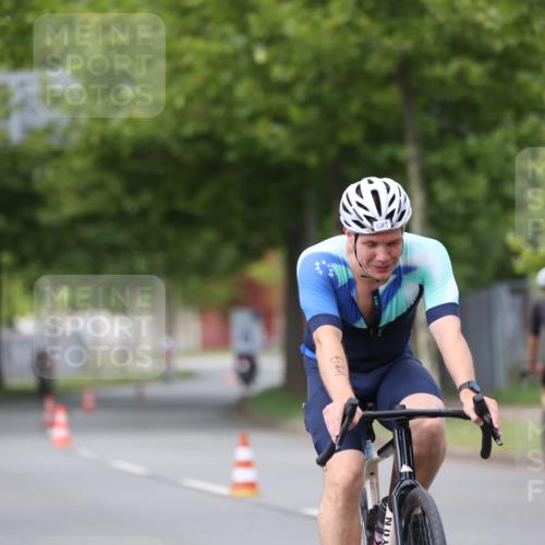 10.08.2025 - GEWOBA Citytriathlon Bremen Yannick Fuchs http://msf.ph/oto/8543493 10.08.2025 12:51:03 Radfahren 551, 681, 719, 768, 776, 894, 924, 937 meine-sportfotos.de