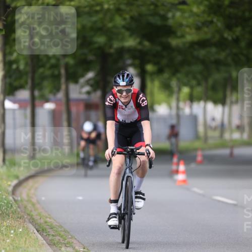10.08.2025 - GEWOBA Citytriathlon Bremen Yannick Fuchs http://msf.ph/oto/8543505 10.08.2025 12:51:06 Radfahren 551, 681, 719, 768, 776, 894, 924 meine-sportfotos.de