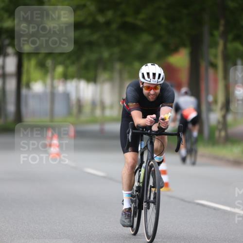 10.08.2025 - GEWOBA Citytriathlon Bremen Yannick Fuchs http://msf.ph/oto/8543531 10.08.2025 12:51:09 Radfahren 551, 681, 719, 768, 776, 894, 924 meine-sportfotos.de