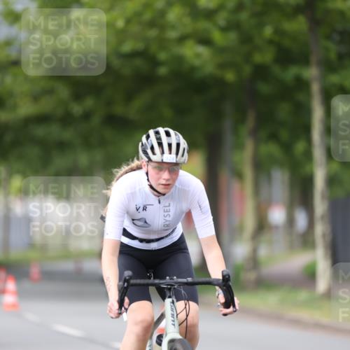10.08.2025 - GEWOBA Citytriathlon Bremen Yannick Fuchs http://msf.ph/oto/8543546 10.08.2025 12:51:11 Radfahren 551, 681, 719, 768, 776, 894, 924 meine-sportfotos.de