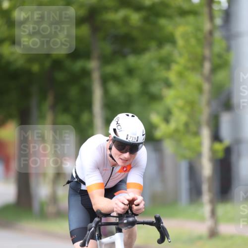 10.08.2025 - GEWOBA Citytriathlon Bremen Yannick Fuchs http://msf.ph/oto/8543558 10.08.2025 12:51:13 Radfahren 551, 667, 681, 719, 768, 776, 924 meine-sportfotos.de