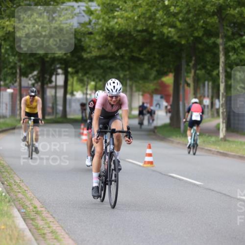 10.08.2025 - GEWOBA Citytriathlon Bremen Yannick Fuchs http://msf.ph/oto/8543572 10.08.2025 12:51:25 Radfahren 556, 667, 719, 768, 822, 912 meine-sportfotos.de