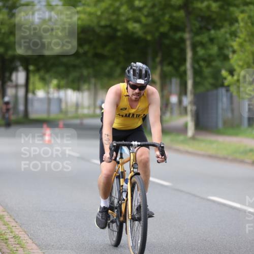 10.08.2025 - GEWOBA Citytriathlon Bremen Yannick Fuchs http://msf.ph/oto/8543596 10.08.2025 12:51:27 Radfahren 556, 667, 719, 822, 912 meine-sportfotos.de