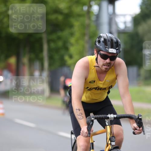 10.08.2025 - GEWOBA Citytriathlon Bremen Yannick Fuchs http://msf.ph/oto/8543607 10.08.2025 12:51:28 Radfahren 556, 575, 667, 822, 912 meine-sportfotos.de