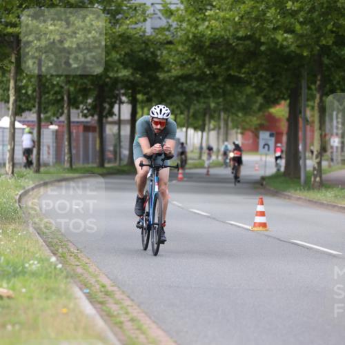 10.08.2025 - GEWOBA Citytriathlon Bremen Yannick Fuchs http://msf.ph/oto/8543613 10.08.2025 12:51:32 Radfahren 556, 575, 667, 680, 822, 855, 912 meine-sportfotos.de