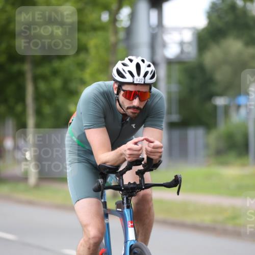 10.08.2025 - GEWOBA Citytriathlon Bremen Yannick Fuchs http://msf.ph/oto/8543625 10.08.2025 12:51:33 Radfahren 556, 575, 667, 680, 822, 855, 912 meine-sportfotos.de