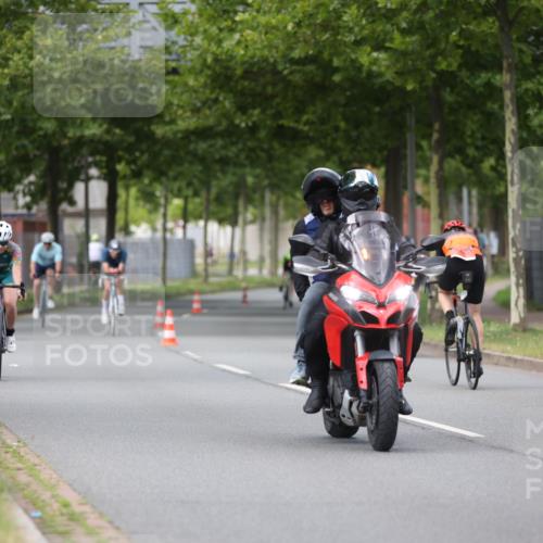 10.08.2025 - GEWOBA Citytriathlon Bremen Yannick Fuchs http://msf.ph/oto/8543643 10.08.2025 12:51:38 Radfahren 556, 575, 667, 680, 822, 855, 912 meine-sportfotos.de